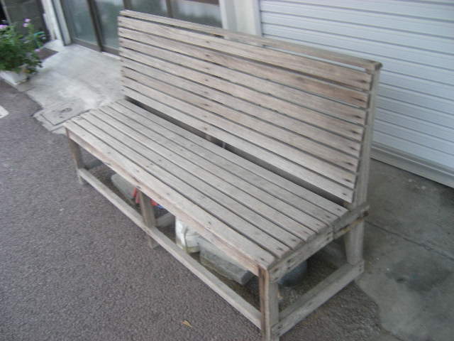 i-love-benches-by-howard-ahner-in-nobeoka-april-27-09.jpg